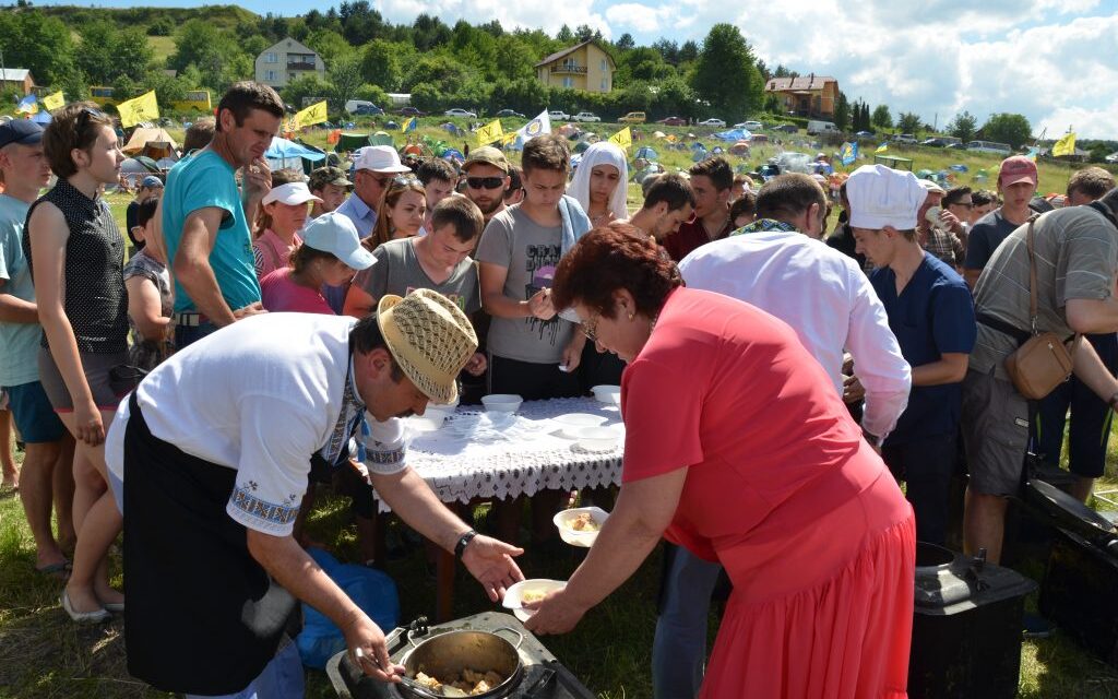«Батьківщинівці» Львівщини організували польову кухню на молодіжному фестивалі