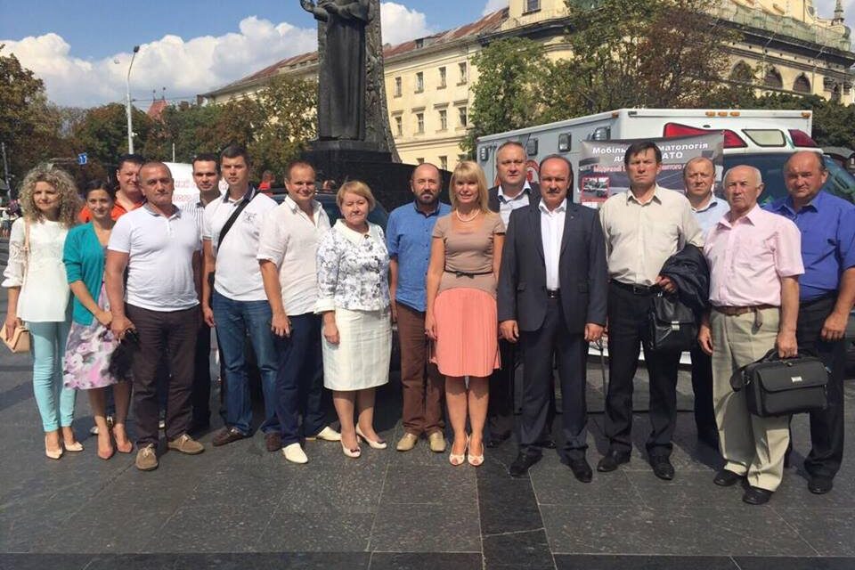 Медичні автомобілі, які допомогли сотням бійців на Донеччині, після ремонту у Львові поїдуть на Луганщину