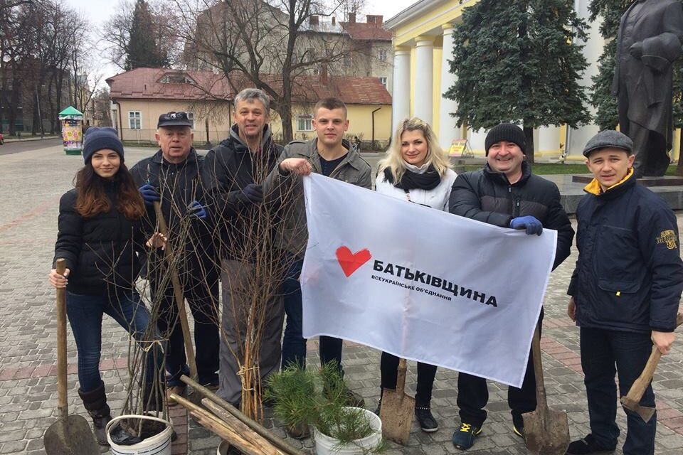У Дрогобичі «батьківщинівці» долучилися до озеленення міста