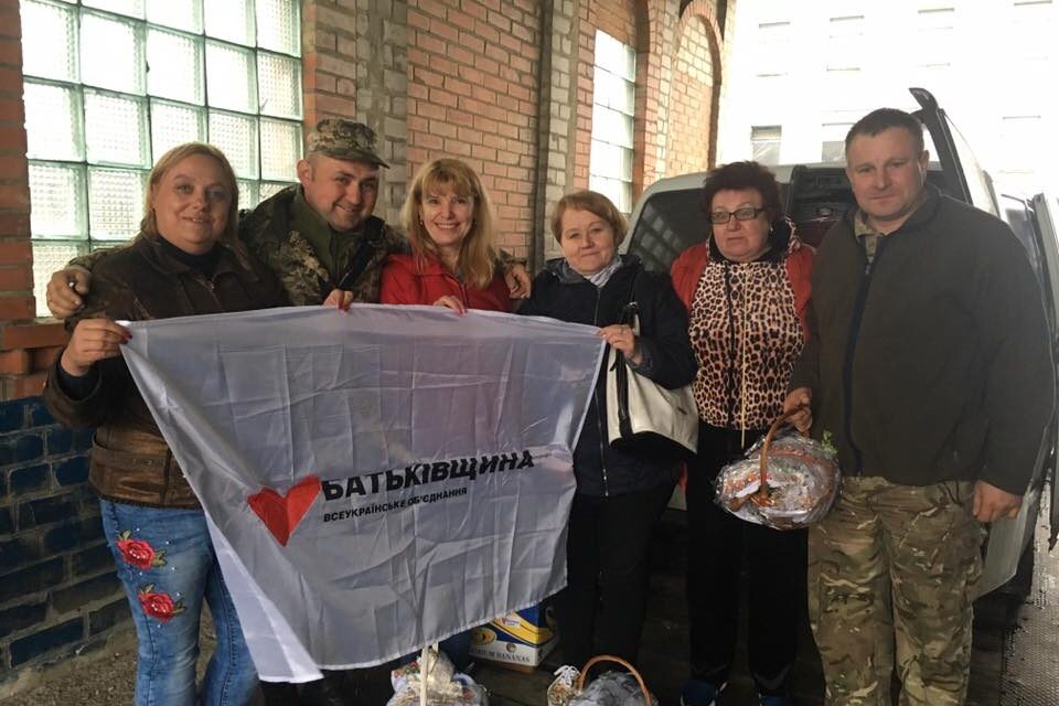 «Батьківщина» Львівщини привітала з Великоднем військовиків на Луганщині