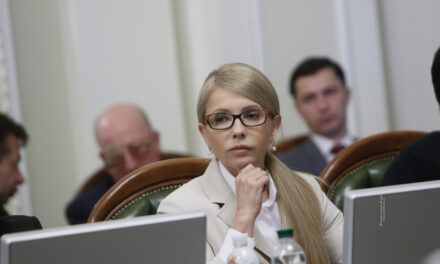 Українці емігрують через низькі зарплати та корупційний терор, – Юлія Тимошенко