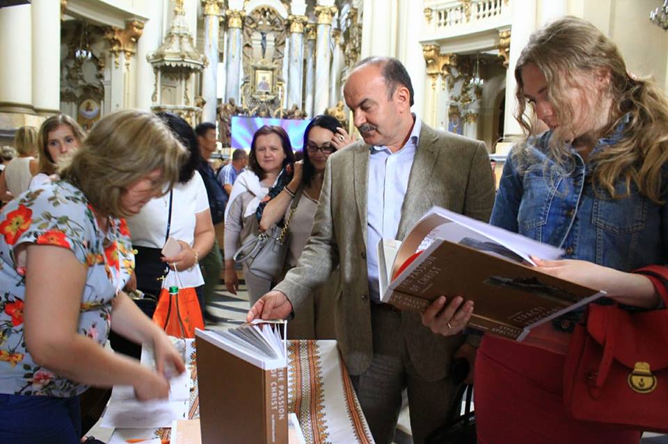 Михайло Цимбалюк узяв участь у презентації художнього альбому