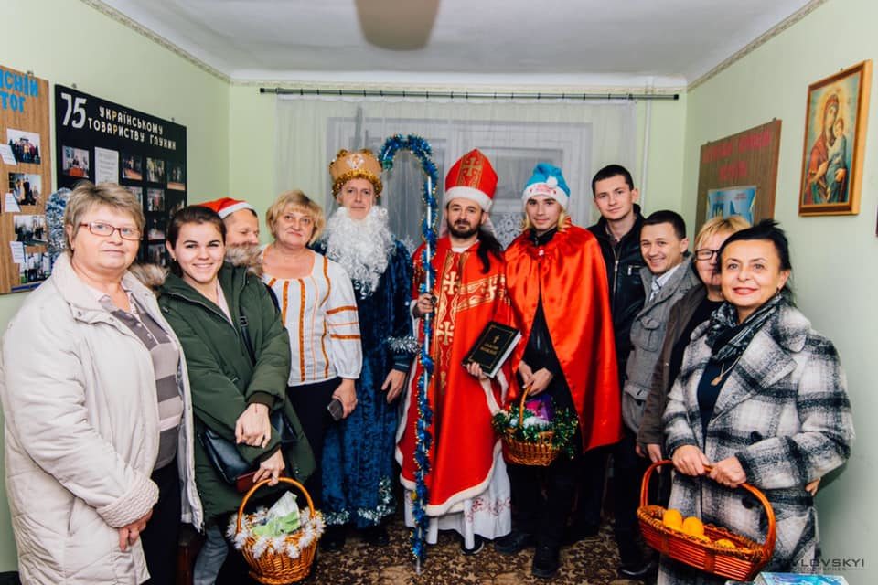 У ДРОГОБИЧІ ЗАВДЯКИ “БАТЬКІВЩИНІВЦЯМ” ЗУСТРІЛИСЯ ДВА СВЯТІ МИКОЛАЇ