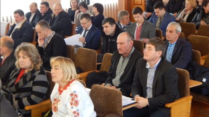 ДЕПУТАТИ БУЩИНИ ВИМАГАЮТЬ ВІД ВЛАДИ ЗУПИНИТИ РОЗГЛЯД ЗАКОНУ ПРО РОЗПРОДАЖ ЗЕМЛІ
