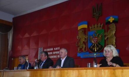 Дрогобицька та Яворівська райради вимагають зняти законопроєкт про продаж землі