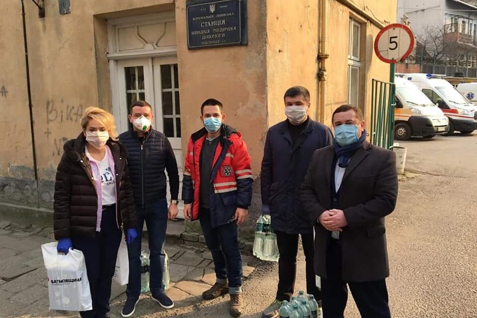 Активісти “Батьківщини” Львова допомогли станції швидкої меддопомоги