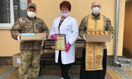 У СТРИЮ ДЕПУТАТ ВІД “БАТЬКІВЩИНИ” ПЕРЕДАЛА ПАСКИ ДЛЯ ВІЙСЬКОВИХ