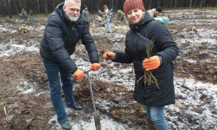Місцеві депутати від «Батьківщини» долучилися до озеленення планети