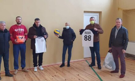 «Батьківщина» Львівського району подарувала школі спортивний інвентар