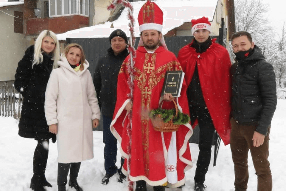 «Батьківщинівці» Дрогобича з подарунками відвідали багатодітні родини краю