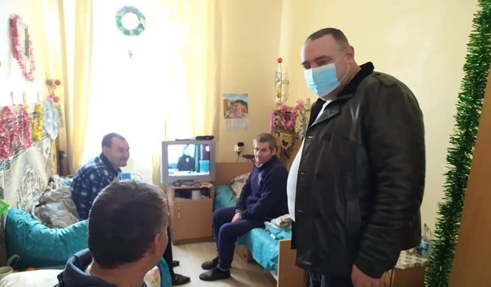 Андрій Дулібяник провідав мешканців Підбузького геріатричного пансіонату