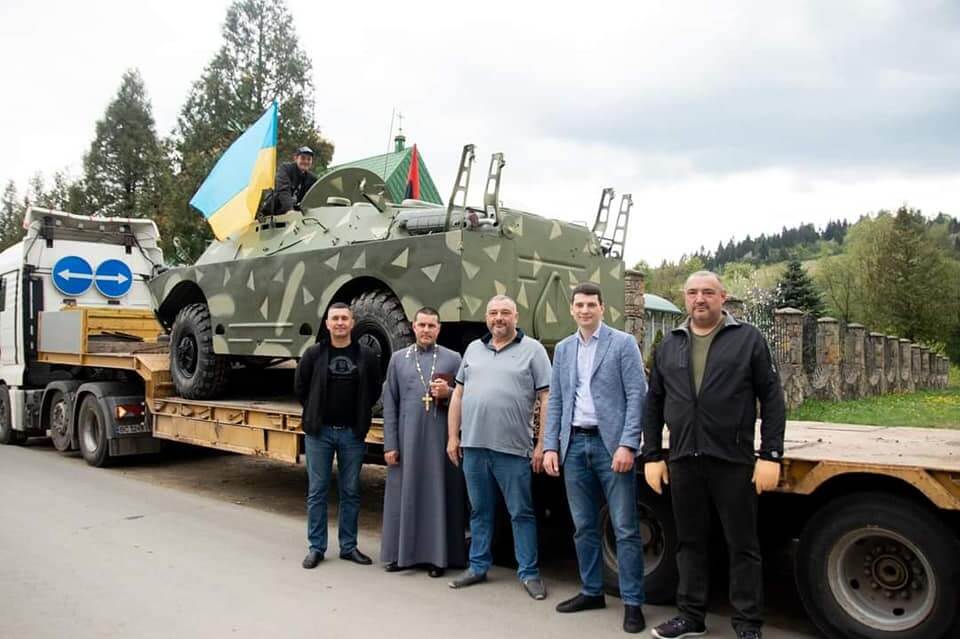 Депутат Львівської облради від «Батьківщини» передав військовим БРДМ-2