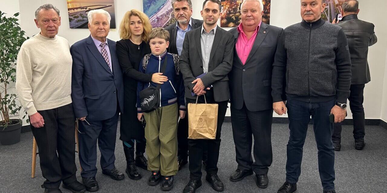 «Мій Маріуполь та світ довкола» – у Львові відкрили фотовиставку