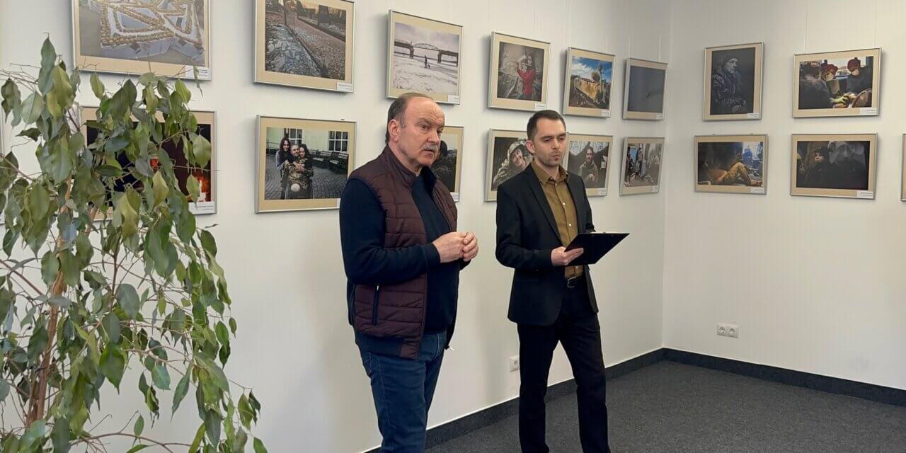 У Львові відкрили фотовиставку, присвячену Захисникам України