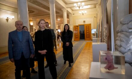 У Верховній Раді України відкрили фотовиставку “Поговори зі мною”